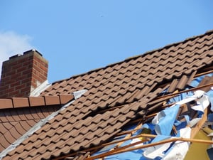 roof-storm-tile-roofer-thunderstorm-damage-919961-pxhere.com